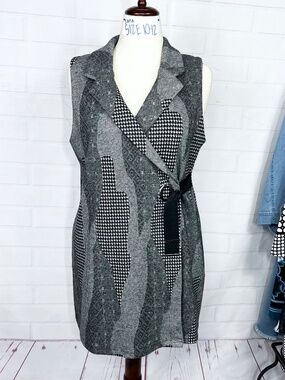 NWOT |•ZOE•| Pretty Wrap Tunic Jacket Size Medium